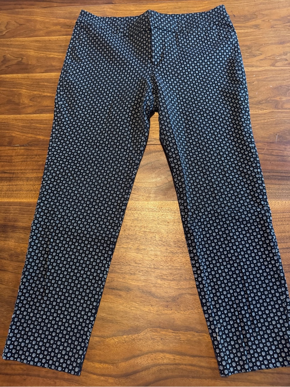 Old Navy Pixie Cropped Pants Black with Daisy Print, Ditsy Cute, Size 12